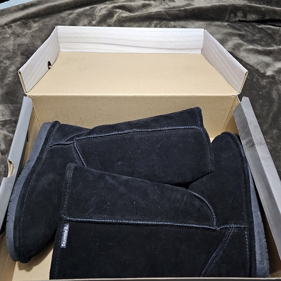 Bearpaw tall black boots - Picture 2 of 6